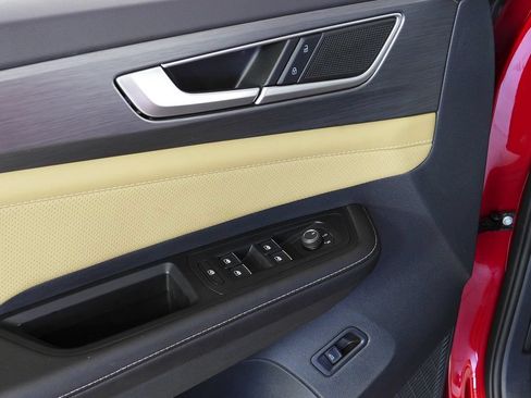 Certified 2025 Volkswagen Atlas Cross Sport SE FWD image 12