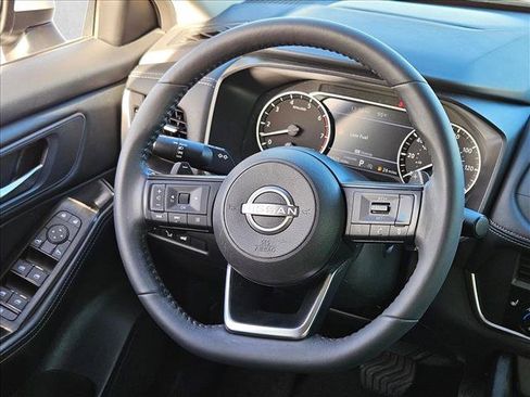 Used 2024 Nissan Rogue SV w/ SV Premium Package image 9