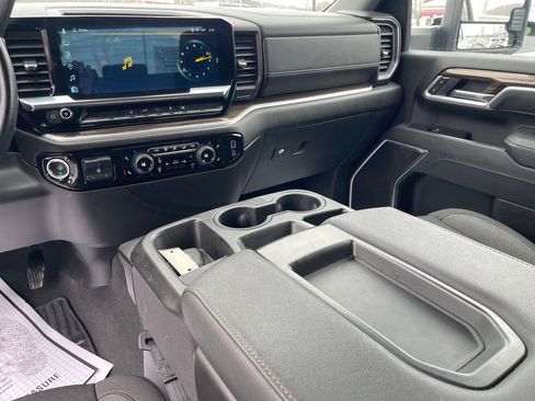 Used 2025 Chevrolet Silverado 2500 LT w/ Convenience Package image 19