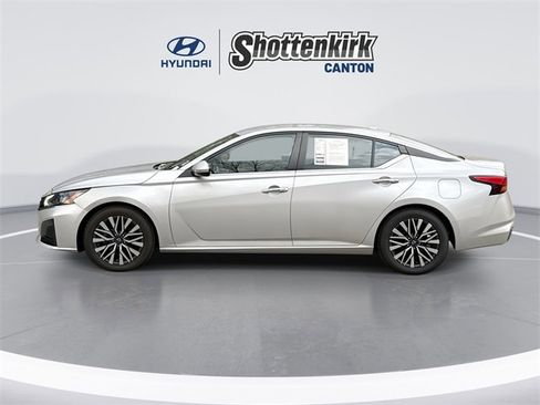 Used 2023 Nissan Altima 2.5 SV image 5