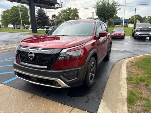 Used 2025 Nissan Pathfinder Rock Creek AWD/4WD image 2