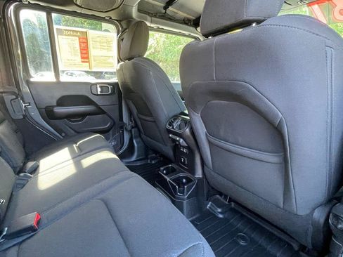 Used 2018 Jeep Wrangler Unlimited Sahara AWD/4WD image 25