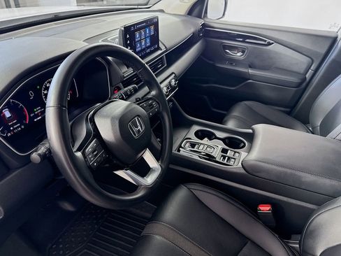 Used 2023 Honda Pilot Touring image 7