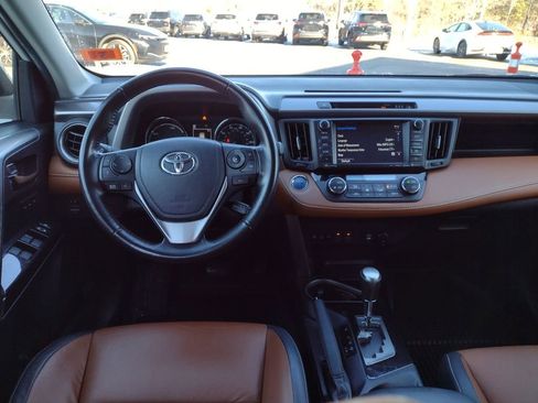 Used 2018 Toyota RAV4 Limited image 12