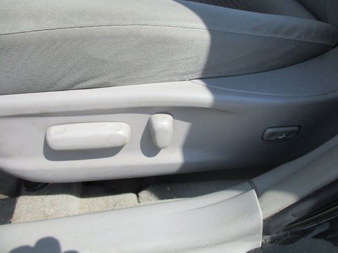 Used 2010 Toyota Camry LE FWD image 25