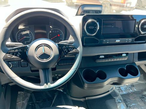 New 2025 Mercedes-Benz Sprinter 2500 image 9