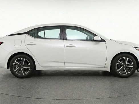 Used 2025 Nissan Sentra SV FWD image 11