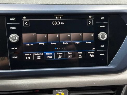 Used 2023 Volkswagen Taos SE w/ Panoramic Sunroof Package FWD image 19