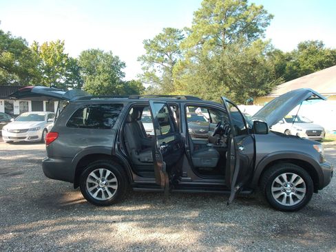 Used 2014 Toyota Sequoia Limited RWD image 38