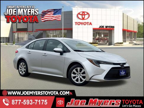 Used 2024 Toyota Corolla LE FWD image 1