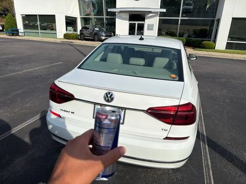 Used 2018 Volkswagen Passat 2.0T SE FWD image 11