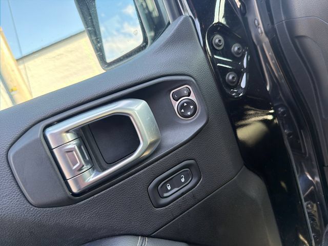 Used 2020 Jeep Wrangler Unlimited Sahara AWD/4WD image 12