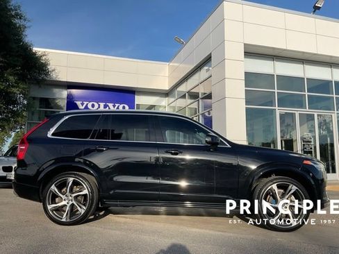 Used 2022 Volvo XC90 T5 Momentum FWD image 9