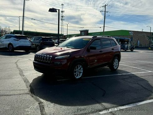 Used 2017 Jeep Cherokee Sport image 7