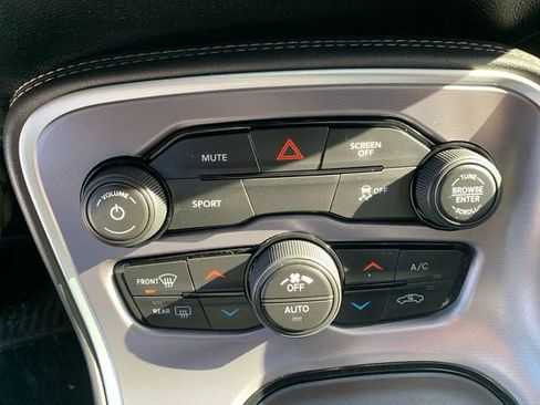 Used 2019 Dodge Challenger SXT image 26