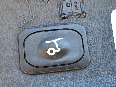 Used 2017 Ford Escape Titanium FWD image 32
