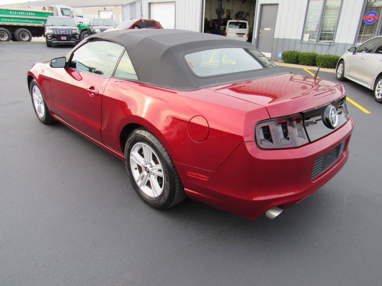 Used 2014 Ford Mustang Convertible RWD image 4