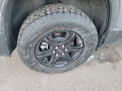 Used 2023 GMC Acadia AT4 image 31