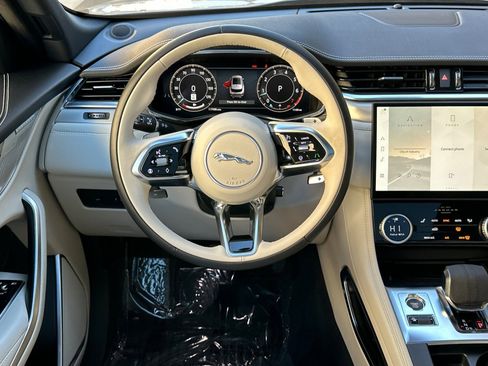 Used 2025 Jaguar F-PACE R-Dynamic S image 15