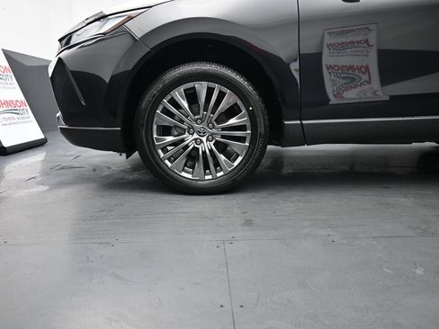 Used 2023 Toyota Venza Limited AWD/4WD image 15