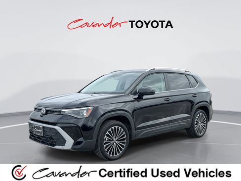 Used 2026 Volkswagen Taos SE FWD image 1