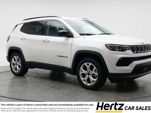 Used 2025 Jeep Compass Latitude image 1