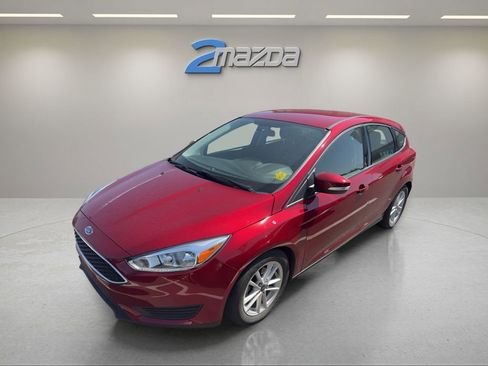 Used 2014 Ford Focus SE w/ SE Sport Package image 2