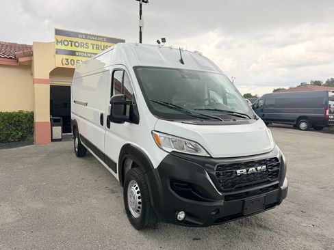 Used 2025 RAM ProMaster 2500 w/ Convenience Group FWD image 9