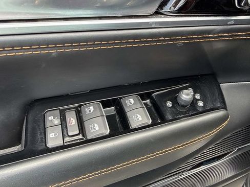 Used 2023 Jeep Grand Wagoneer Series III AWD/4WD image 21