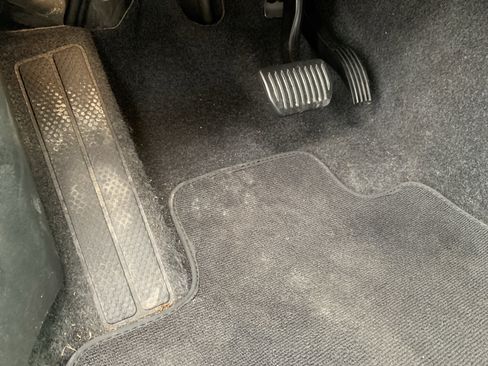 Used 2025 Volvo XC40 B5 Plus image 17