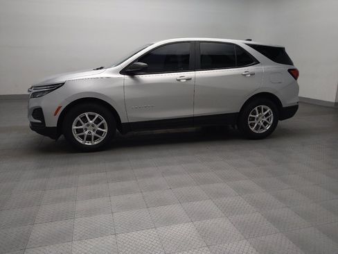 Used 2022 Chevrolet Equinox LS w/ LS Convenience Package image 2