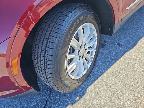 Used 2018 Cadillac XT5 Luxury w/ Driver Awareness Package image 31