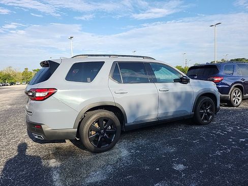 Used 2025 Honda Pilot Black Edition image 3