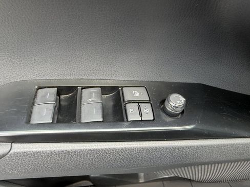 Used 2025 Toyota Camry LE FWD image 17