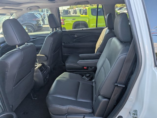 Used 2022 Honda Pilot Touring image 9