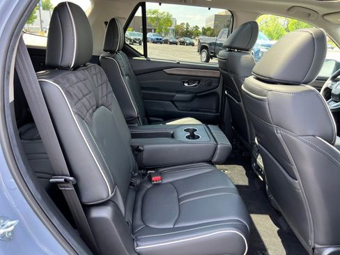 Used 2025 Honda Pilot Black Edition image 29