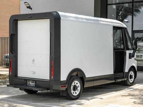 Used 2024 Chevrolet Brightdrop 400 w/ Commercial Equipment Package AWD/4WD image 7