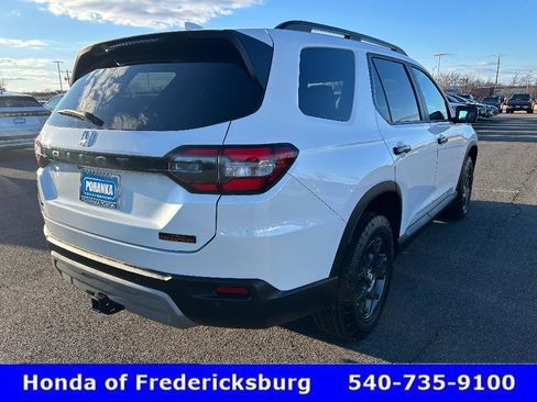 Used 2024 Honda Pilot TrailSport image 6