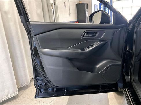 Used 2024 Nissan Rogue S AWD/4WD image 9