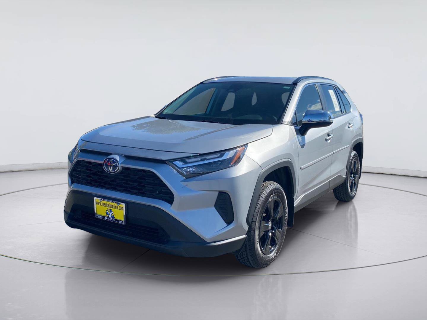 Used 2024 Toyota RAV4 XLE AWD/4WD image 1