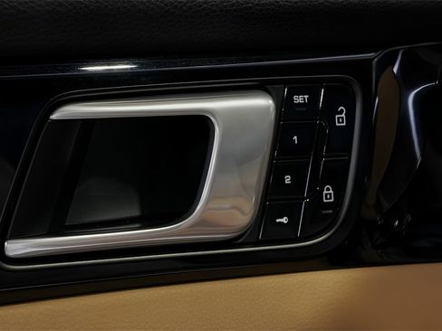 Used 2020 Porsche Panamera 4 image 22