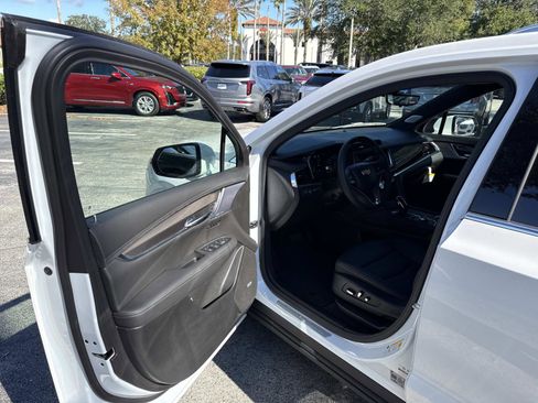 New 2025 Cadillac XT6 Premium Luxury w/ Platinum Package image 17