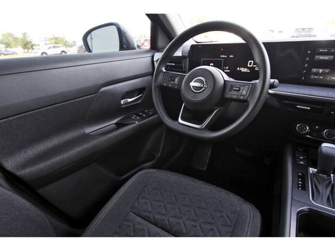 Certified 2025 Nissan Kicks SV image 11