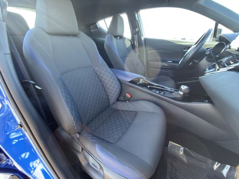 Used 2022 Toyota C-HR XLE image 13