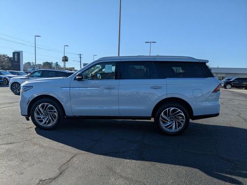 New 2026 Lincoln Navigator Reserve image 7