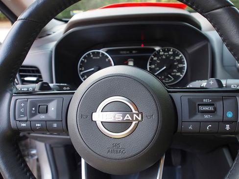 Used 2023 Nissan Rogue SV w/ SV Premium B Package image 21