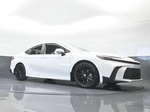 Used 2026 Toyota Camry SE FWD image 66