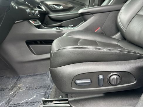 Used 2024 GMC Terrain SLT image 28