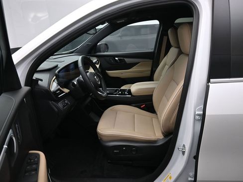 Used 2025 Buick Enclave Preferred w/ Power Package image 9