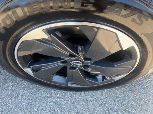 Used 2024 Nissan Rogue SV image 43